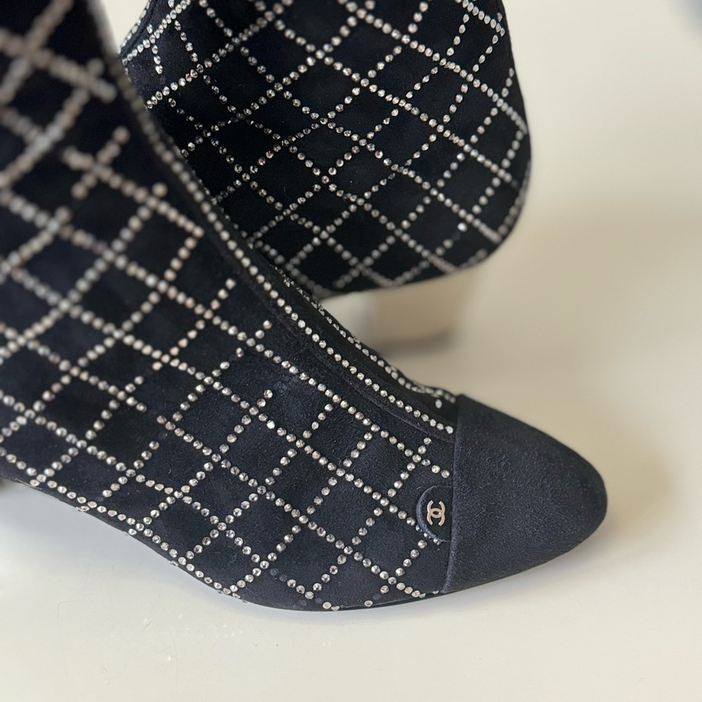 CHANEL 2019 Black Suede High Boots Size 37 - Picture 10 of 16